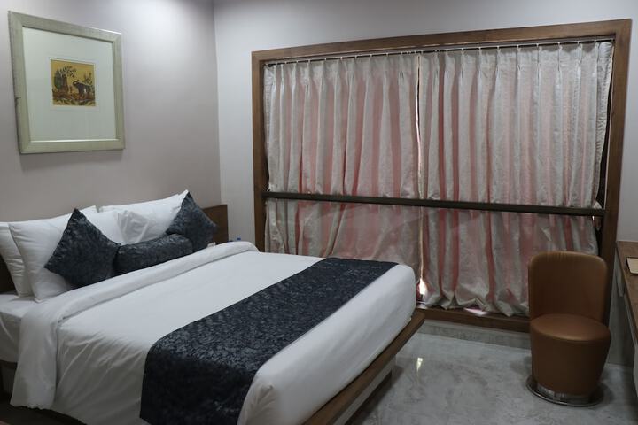 Room 8 of 27