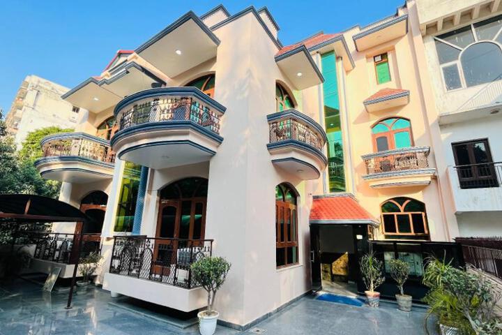 Hotel Starline near Iffco Chowk Metro Gurgaon
