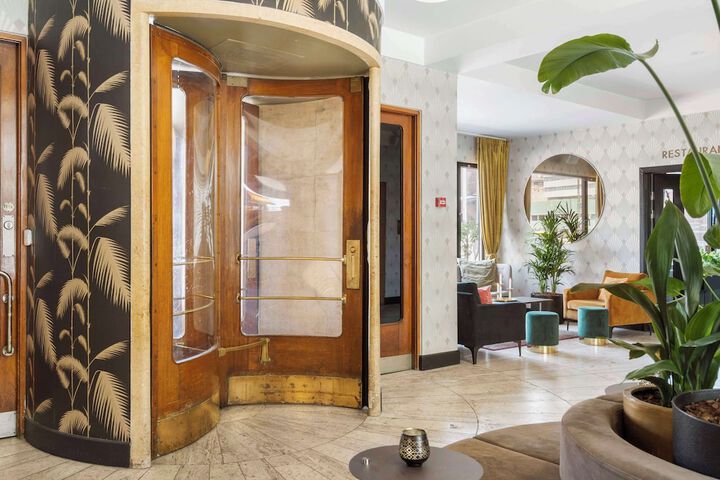 Entrance & Lobby