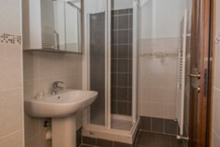Room 4 of 27