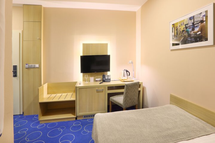 Room 15 of 71