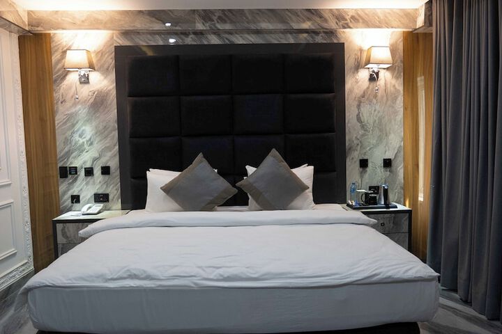 Room 44 of 98