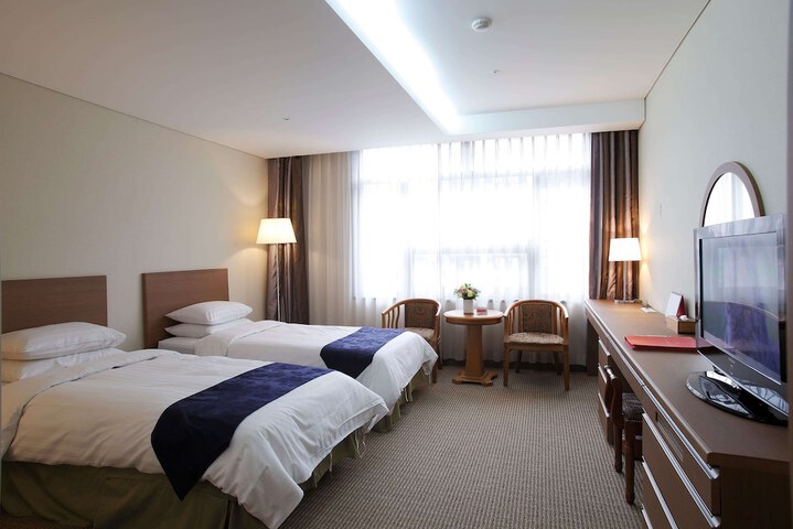 Room 13 of 34