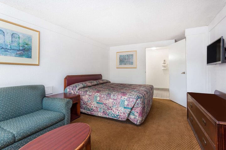 1 King Bed Accessible (5 of 8)