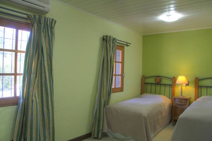 Room 25 of 118