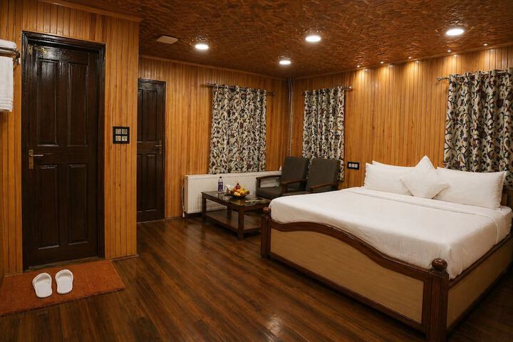 Room 12 of 80