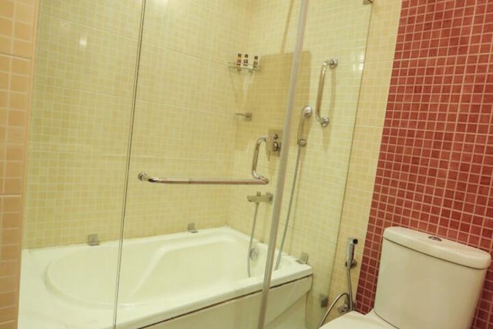 Room 14 of 16