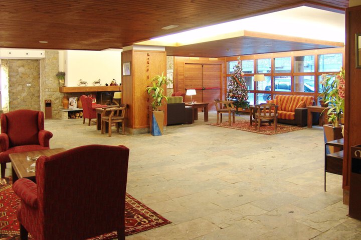 Entrance & Lobby