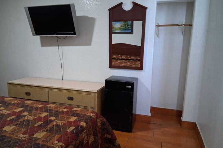 Room 21 of 34