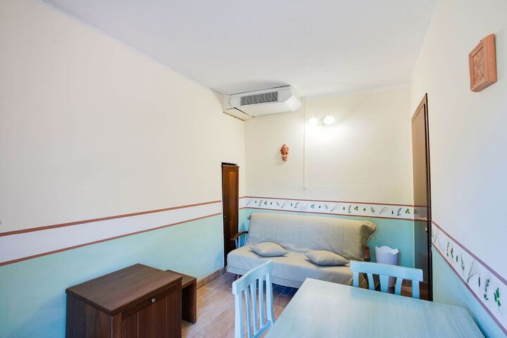Room 44 of 181