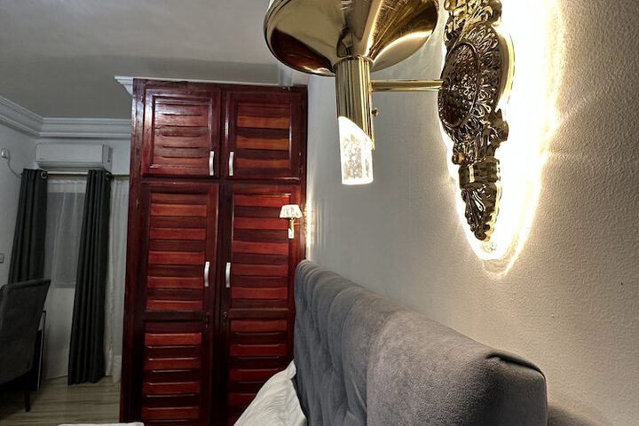 Room 9 of 34