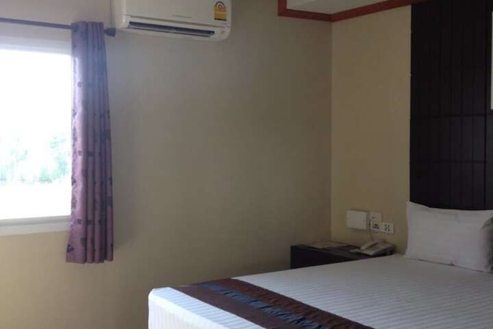 Room 7 of 28