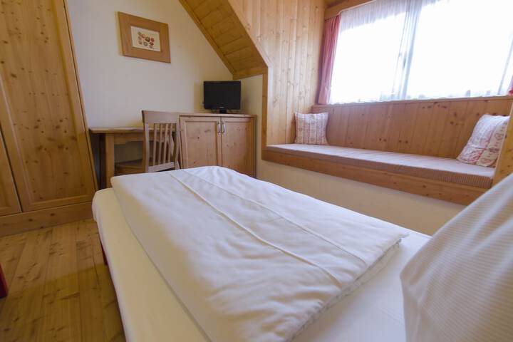 Room 2 of 64