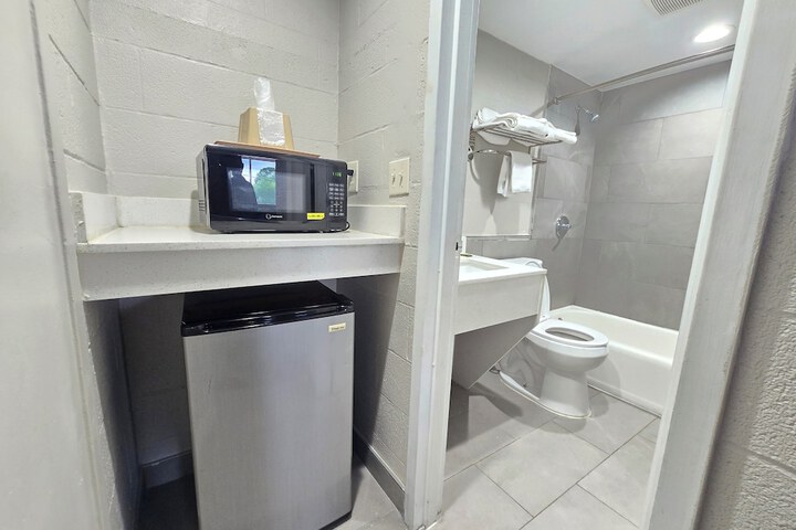 Room 14 of 21