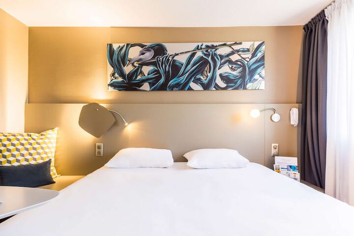 Room 5 of 85