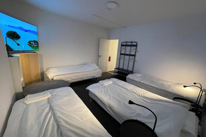 Room 10 of 13