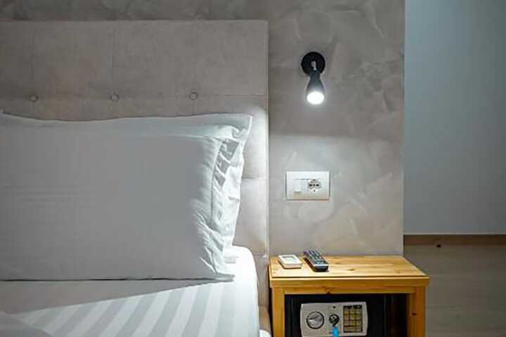 Room 28 of 141