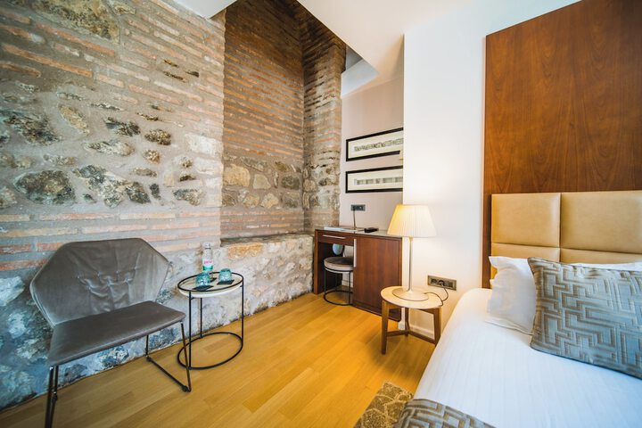 Room 20 of 65