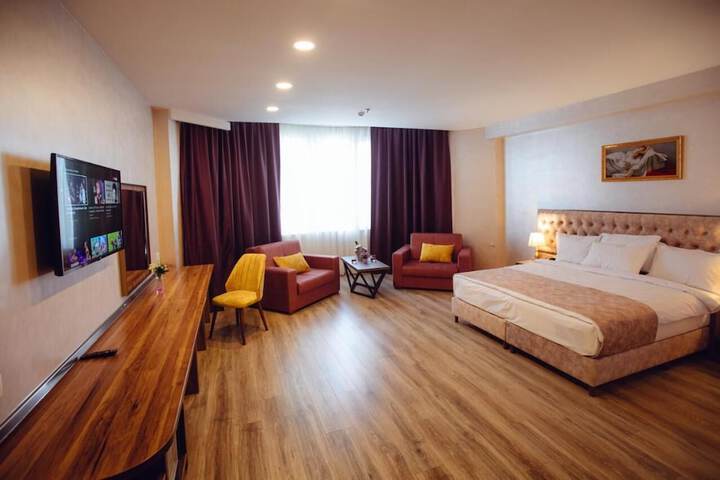 Room 4 of 16