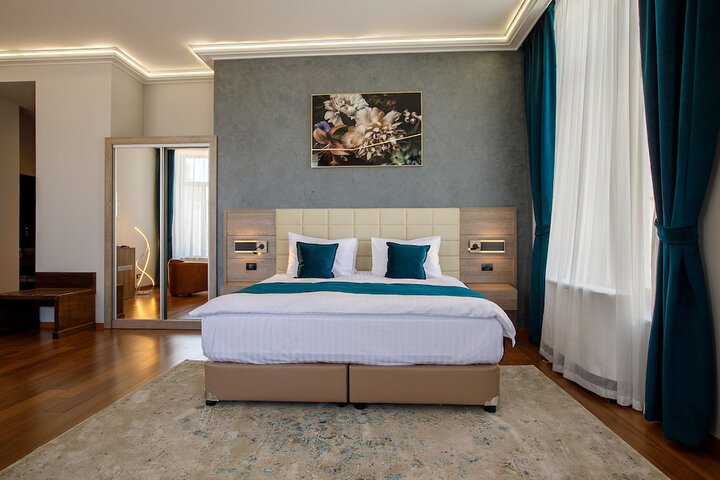 Room 26 of 108