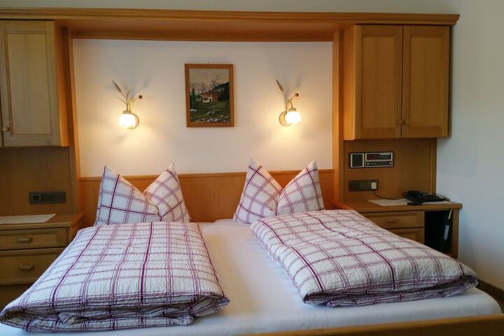 Room 16 of 43