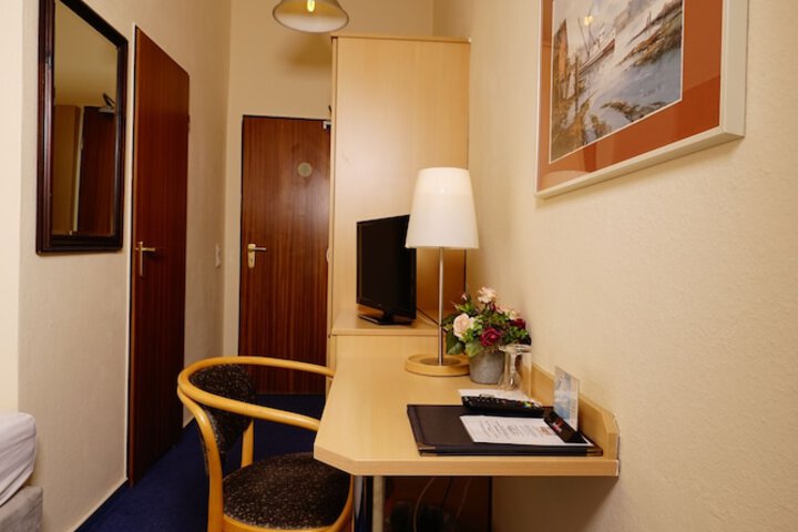 Room 10 of 50