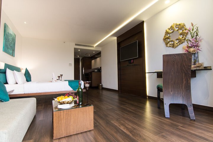 Room 4 of 79