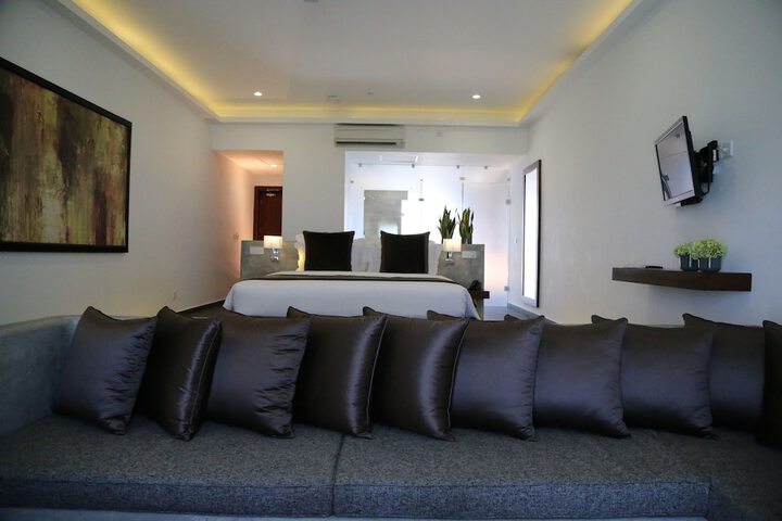 Room 8 of 47