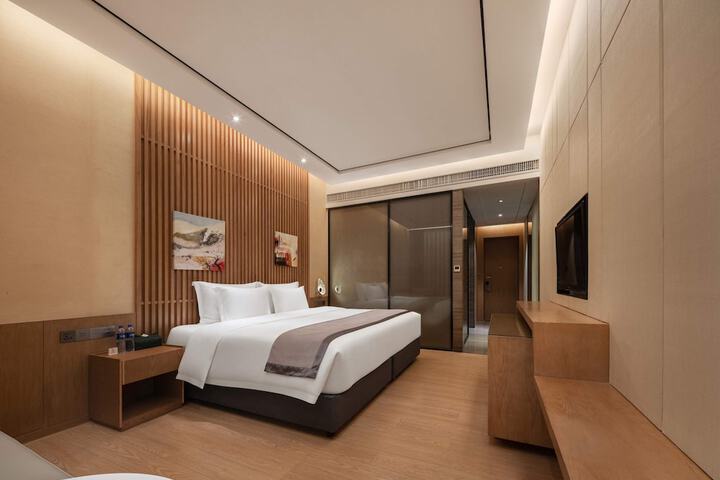 Room 34 of 101