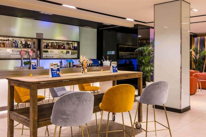 Lounge 130 of 206