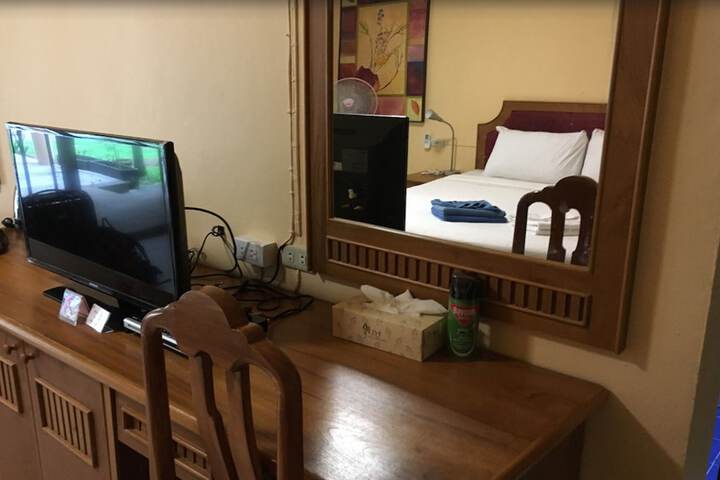 Room 8 of 17