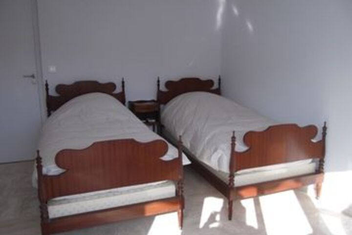 Room 52 of 146