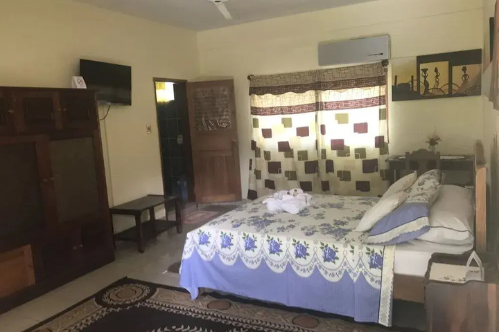 Room 6 of 17