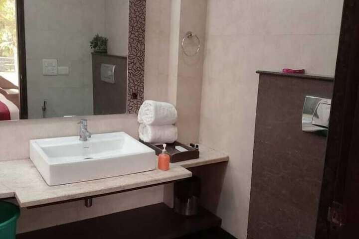 Room 8 of 16