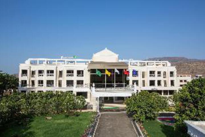 Hotel Three Leaves