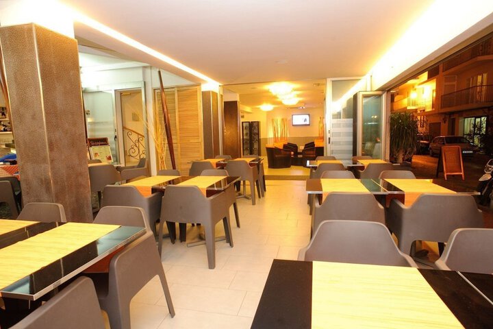 Coffee shop