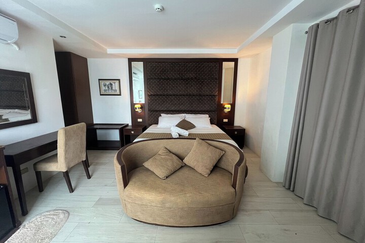 Room 27 of 68