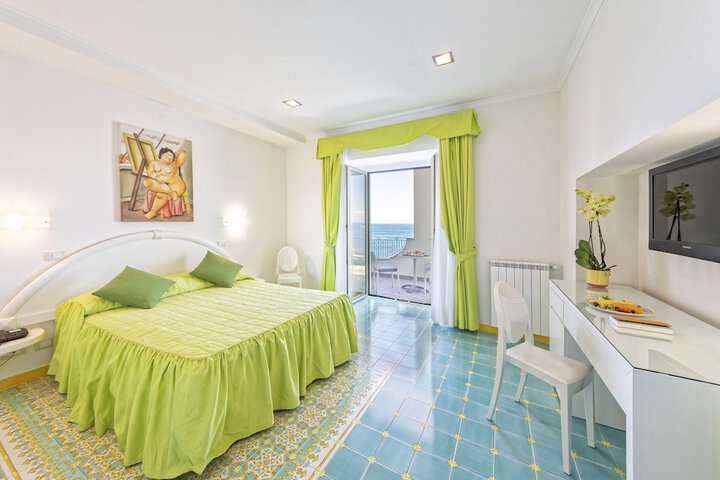 Room 4 of 68
