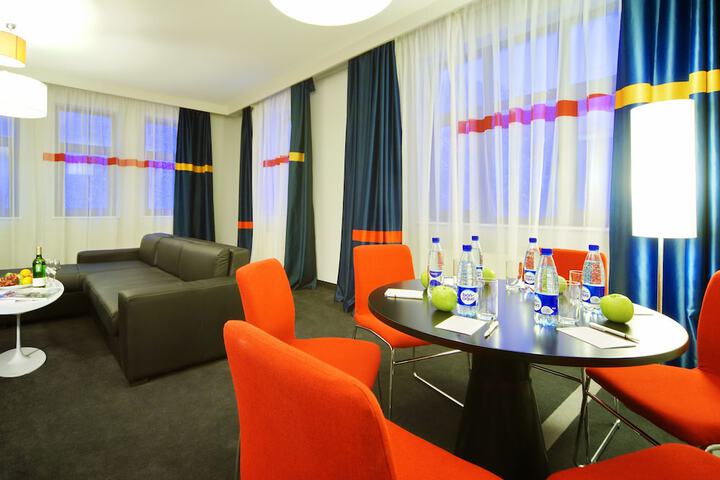 Room 44 of 140