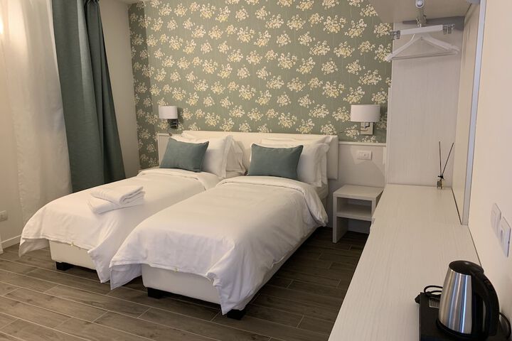 Room 8 of 71