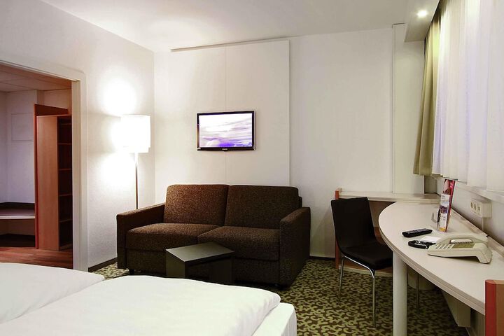 Room 6 of 52