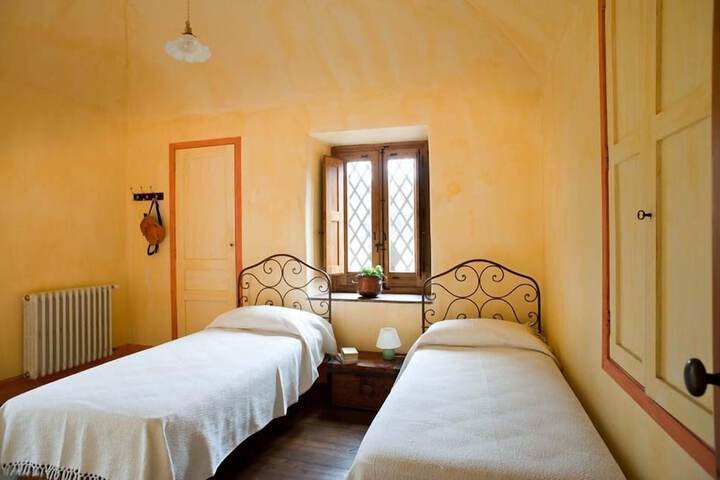 Room 9 of 22