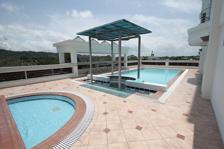 Hotel Pool