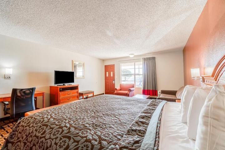 Room 6 of 42