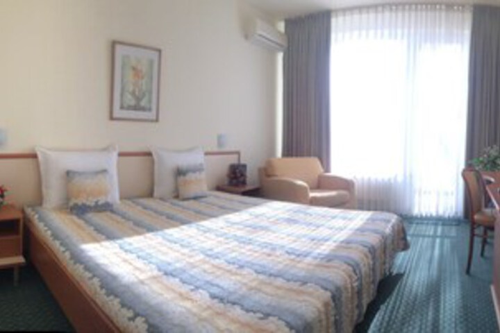 Room 12 of 19