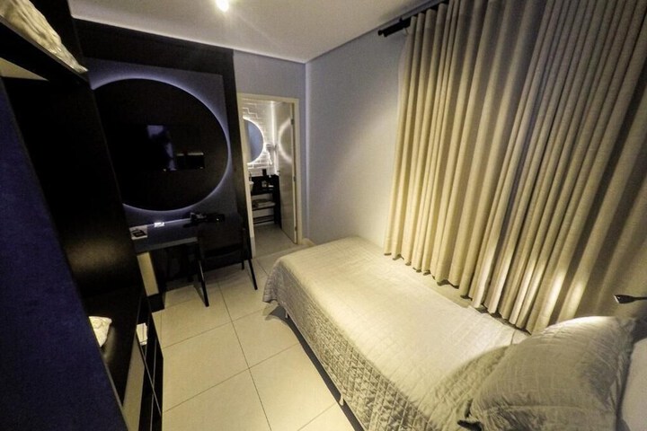 Room 7 of 33