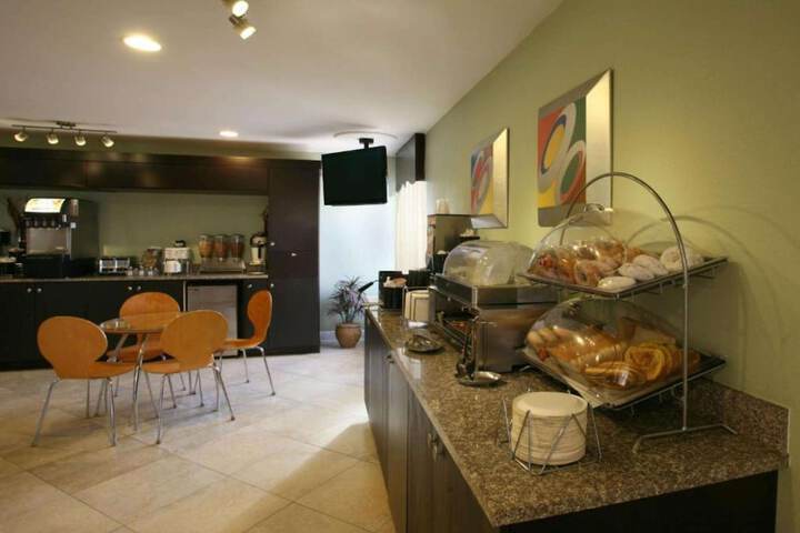 Breakfast area