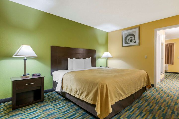 1 King Bed (9 of 19)