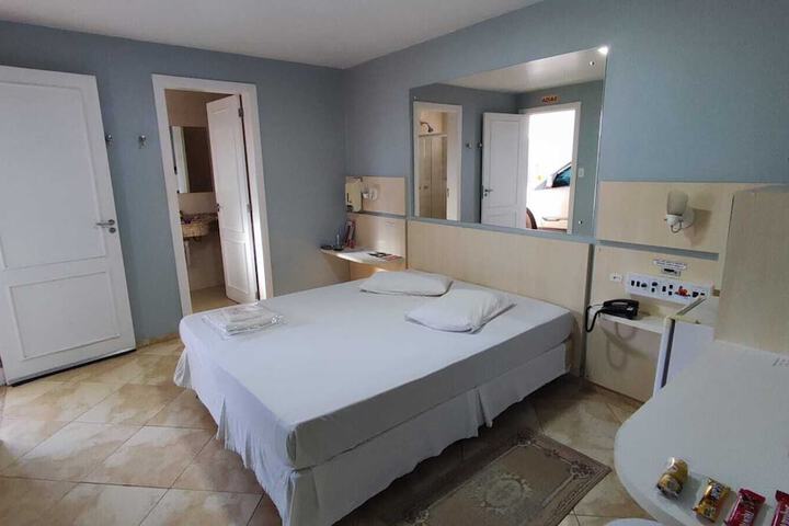 Room 5 of 13