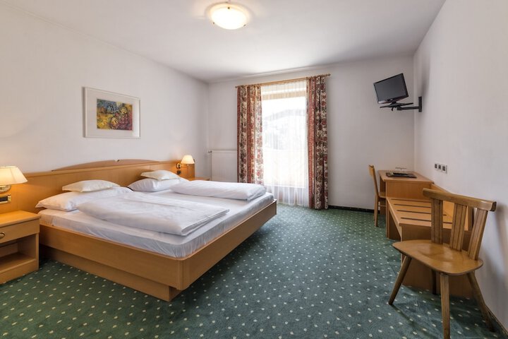 Room 17 of 108